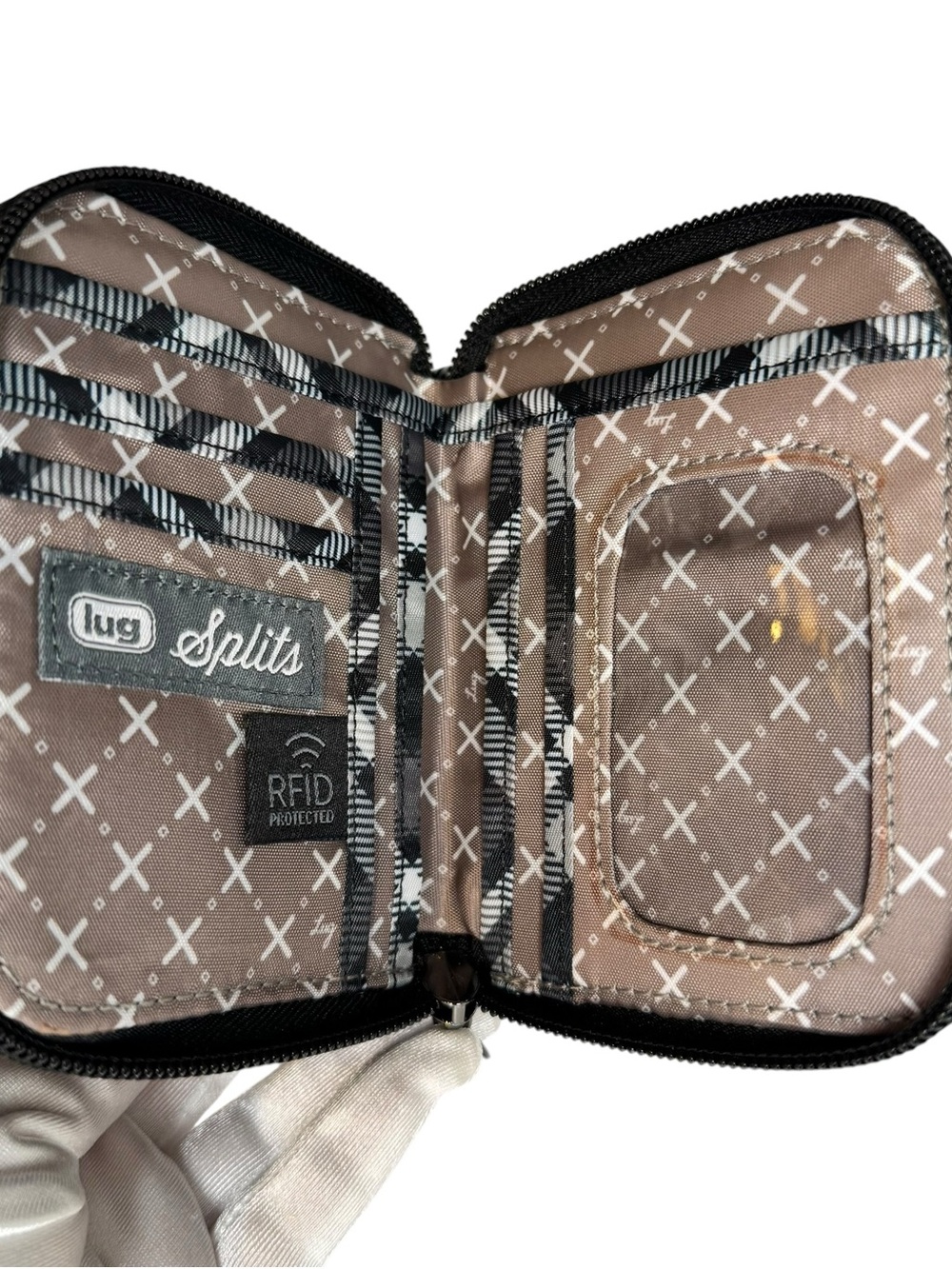 Lug Splits Compact Zip-around Wallet RFID Plaid Grey Quilted Design (NWT) - Picture 5 of 9